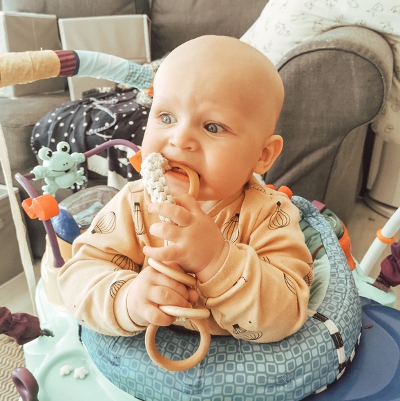 Handmade Macramé Baby Rattle 🇨🇦 Made in Canada - Picture 4 of 4